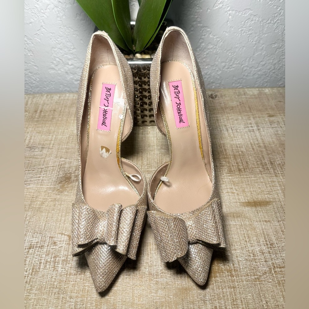 Betsey Johnson Glittering Bow Heels (#0145) - Picture 3 of 11